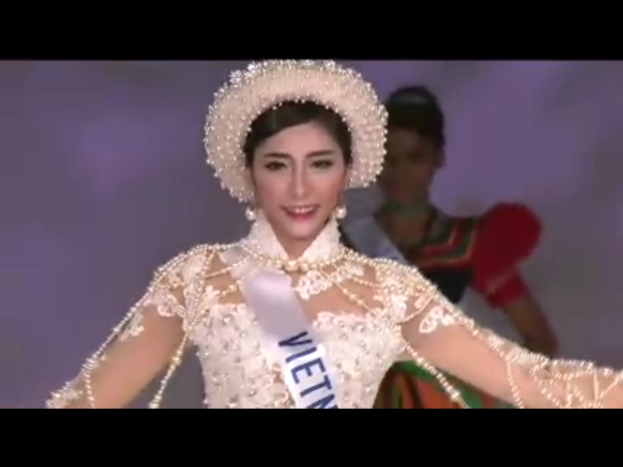 Đại diện Việt Nam vừa kết thúc hành trình của mình tại Hoa hậu Quốc tế 2014.
